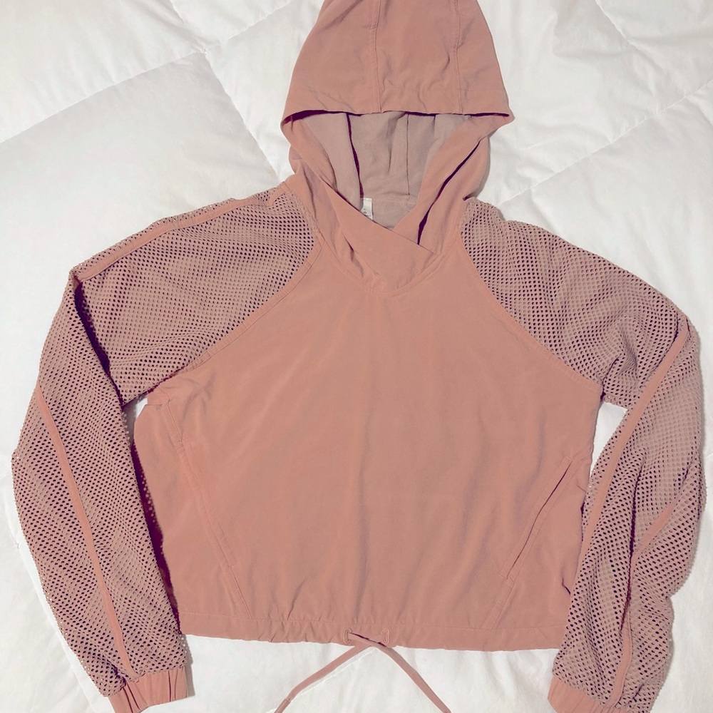 LuLuLemon “Catch a Breeze” cropped mesh sleeves pullover hoodie. Size 4